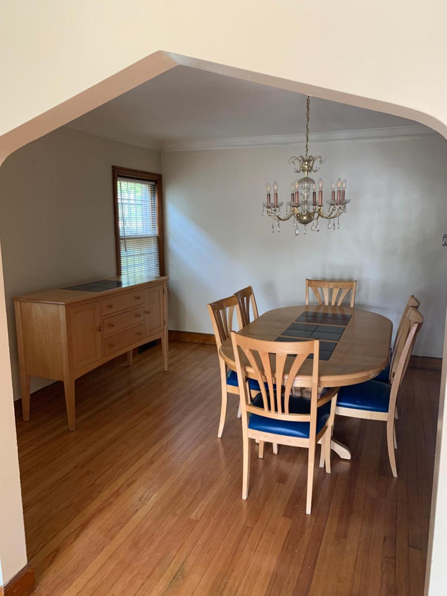 Master Bedroom In Away From * Detroit